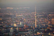 Berlin von oben, einmal um das Regierungszentrum und über Potsdam zurück