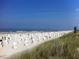Nur ein paar Schritte vom Flugplatz zum Strand