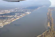 Rundflug über Hamburg: Elbe und Alster, Segelbötchen und Elbphilharmonie