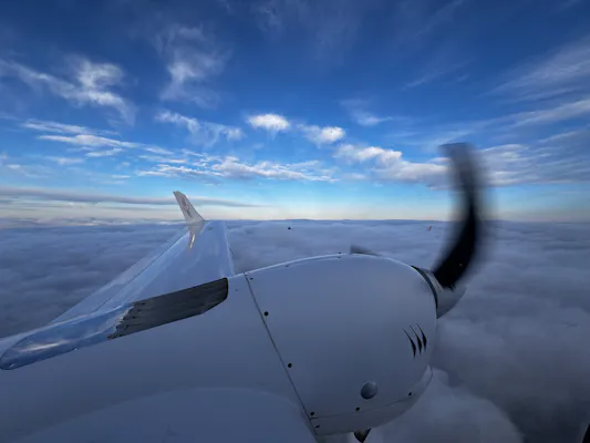 Hamburg (Umgebung) Beliebiger Streckenflug innerhalb Europa (x2 Engine Flugzeug)