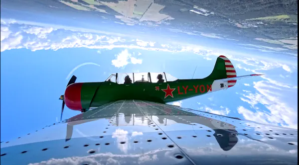 Kunstflug im klassischen Militärtrainer YAK 52